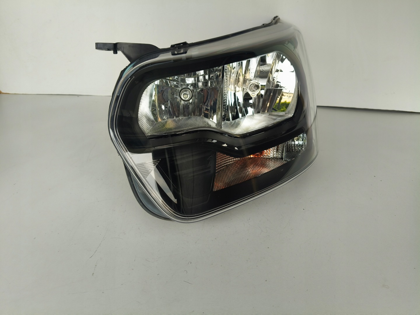 light left REFLEKTOR FORD TRANSIT MK8 14- CIEMNA