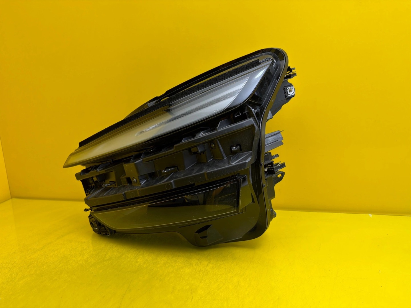 feu gauche avant Tesla Model Y 2024- Full Led 1918350-00-D