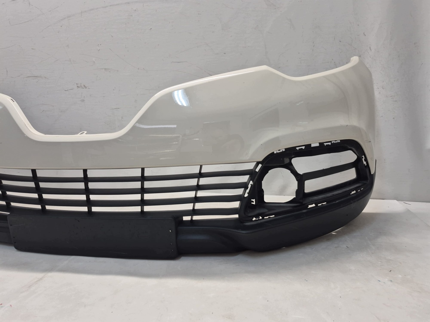 RENAULT CAPTUR and 13- bumper front front grid 620842933R B.LADNY