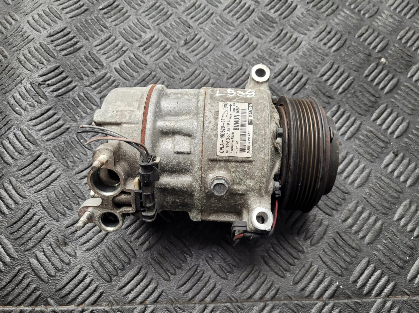 compressor of the air conditioning compressor; LAND RANGE ROVER EVOQUE L538 LIFT 2.0 D