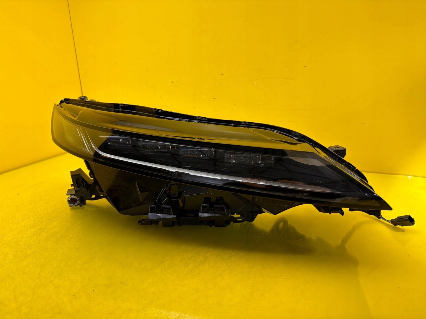 light right front Nissan Ariya Full Led 22