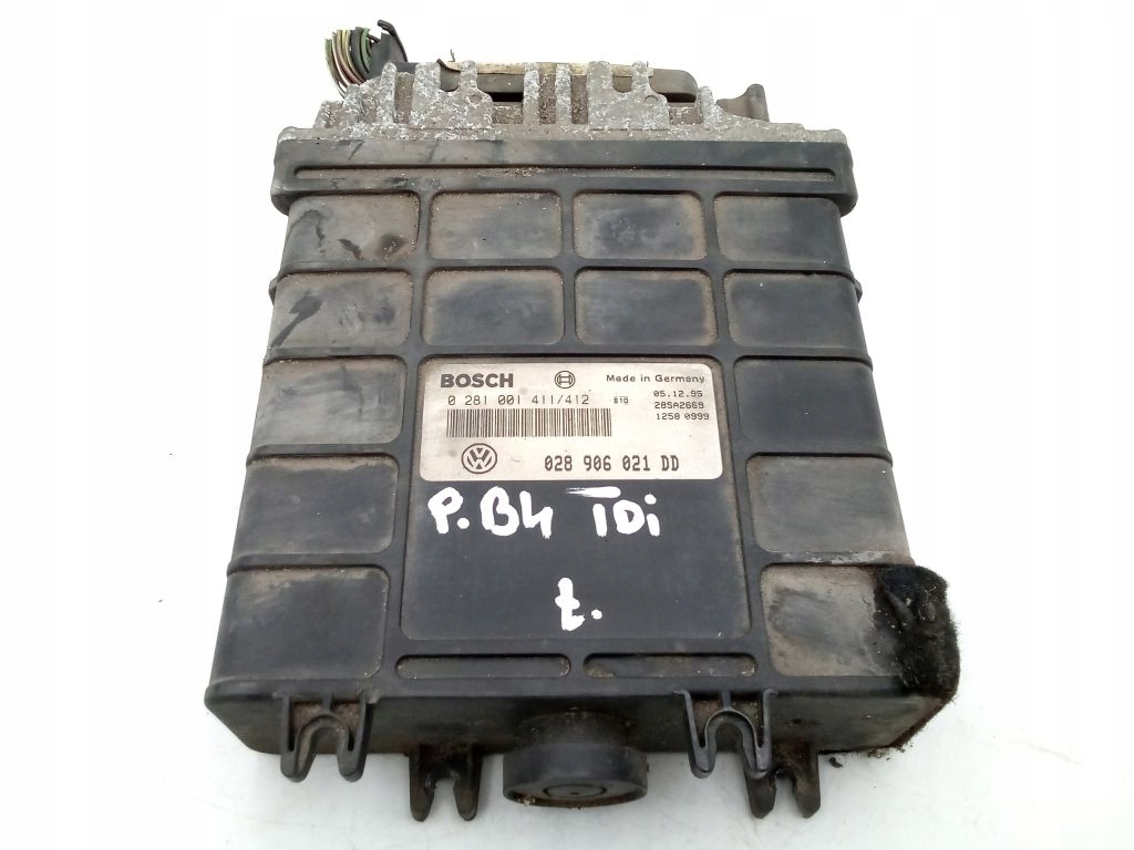 VW Passat B4 1.9 TDI computer control unit of the engine + connecting spoiler