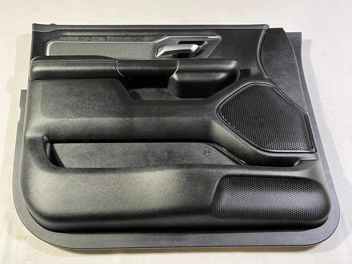 side upholstery door of left przednich front Dodge RAM 1500 2019