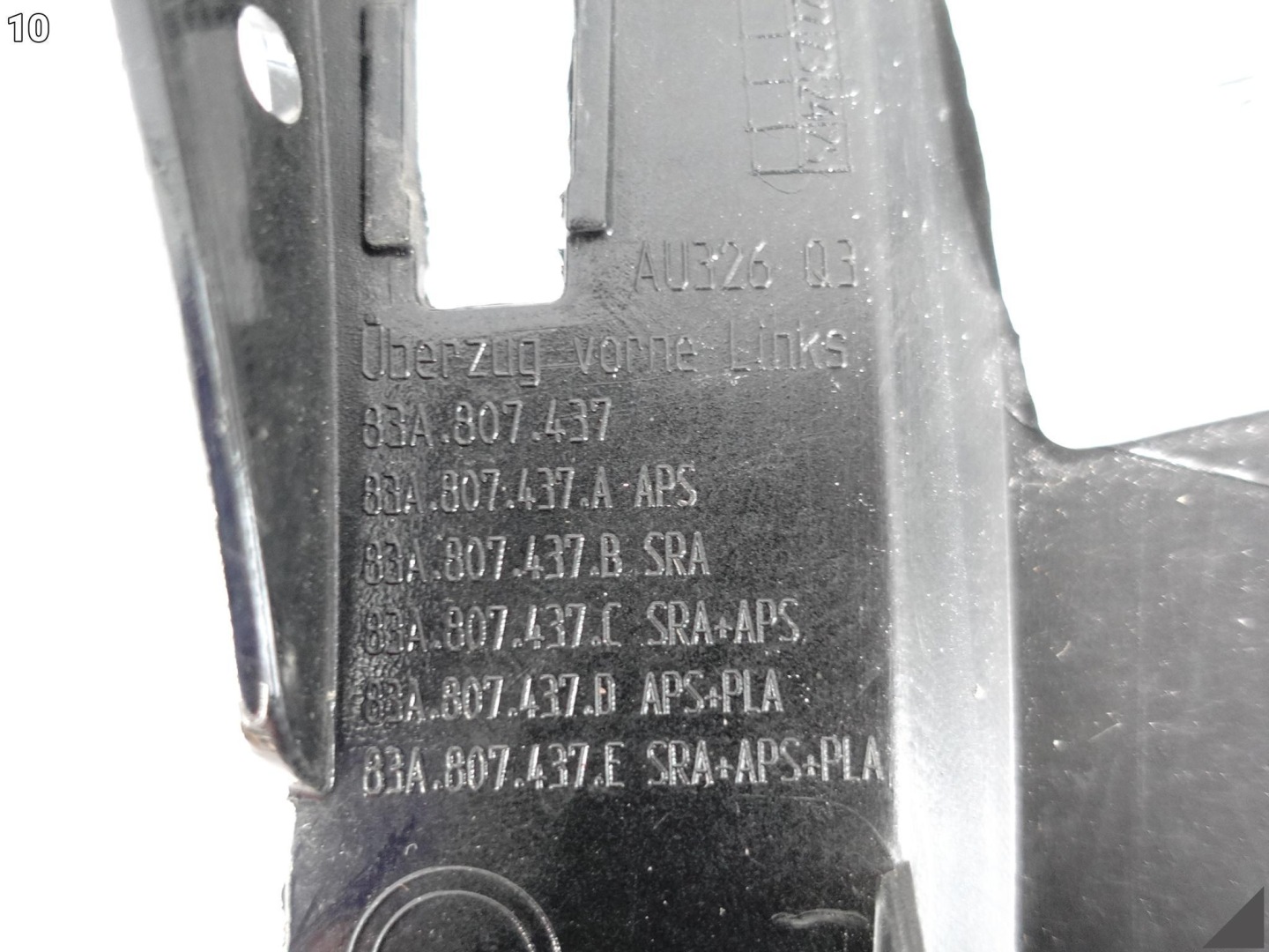 AUDI Q3 II F3 83A ZWYKLY / BASIS 18- bumper corner left front ( PDC )