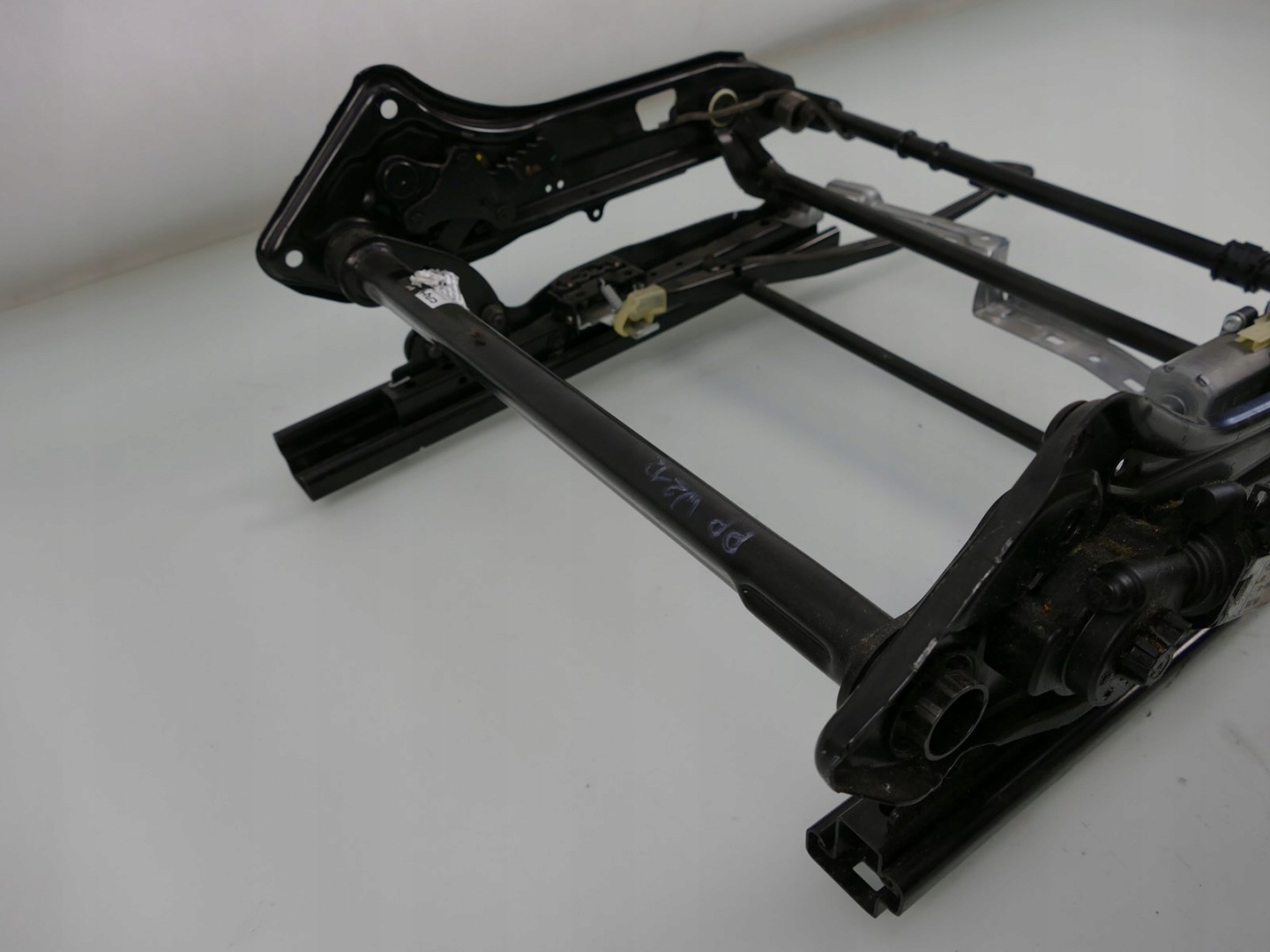 MERCEDES E W212 rail holder support seat P.P.