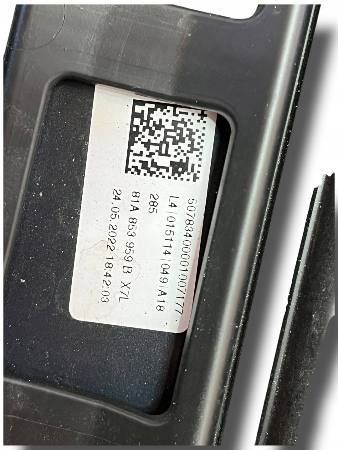 moulding door front front left AUDI Q2 81A 81A853959B !J