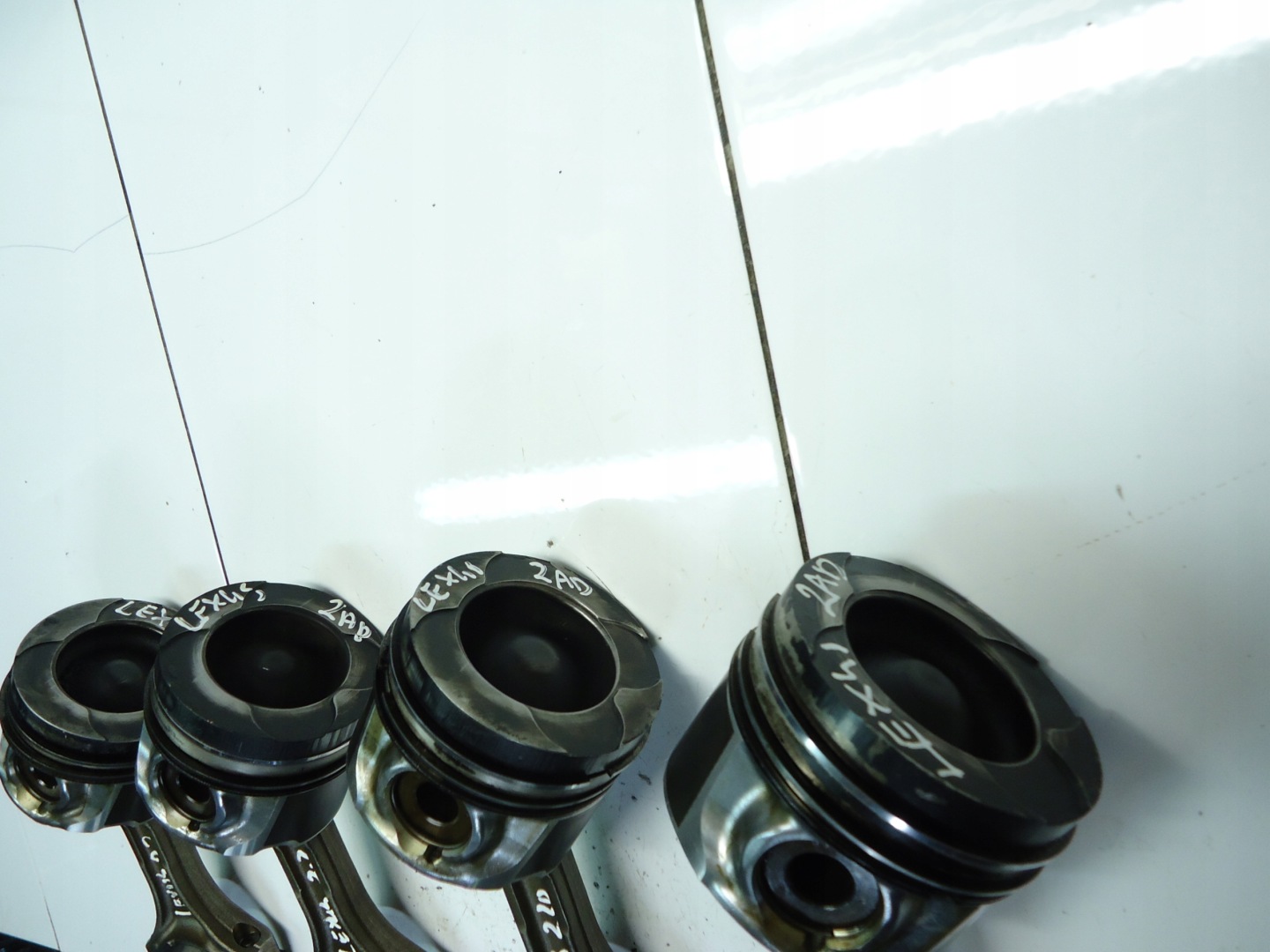 LEXUS IS II IS220 2.2 D-CAT 2AD Piston avec bielle