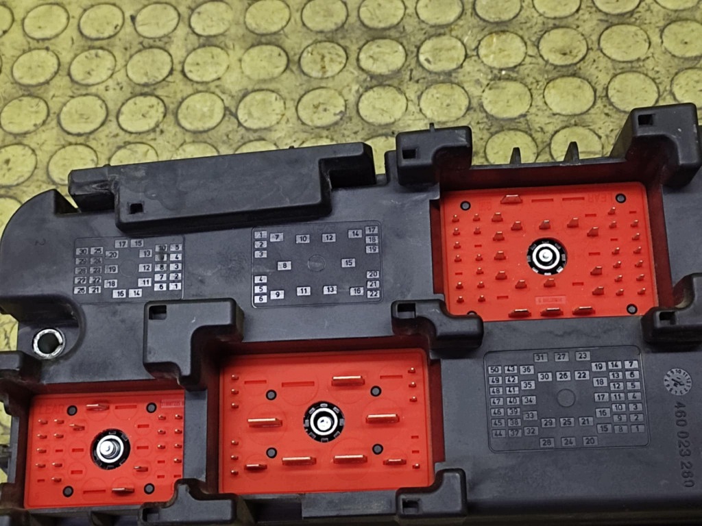 OPEL VECTRA C fuse box 13112918AK