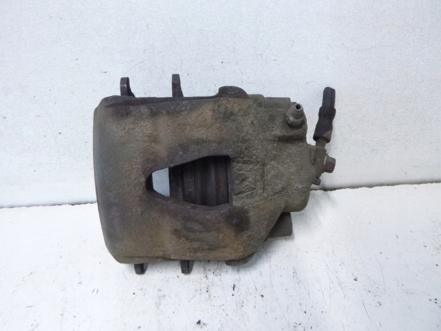 třmen brzdový předek VW GOLF V 1.4 2003 - 2009