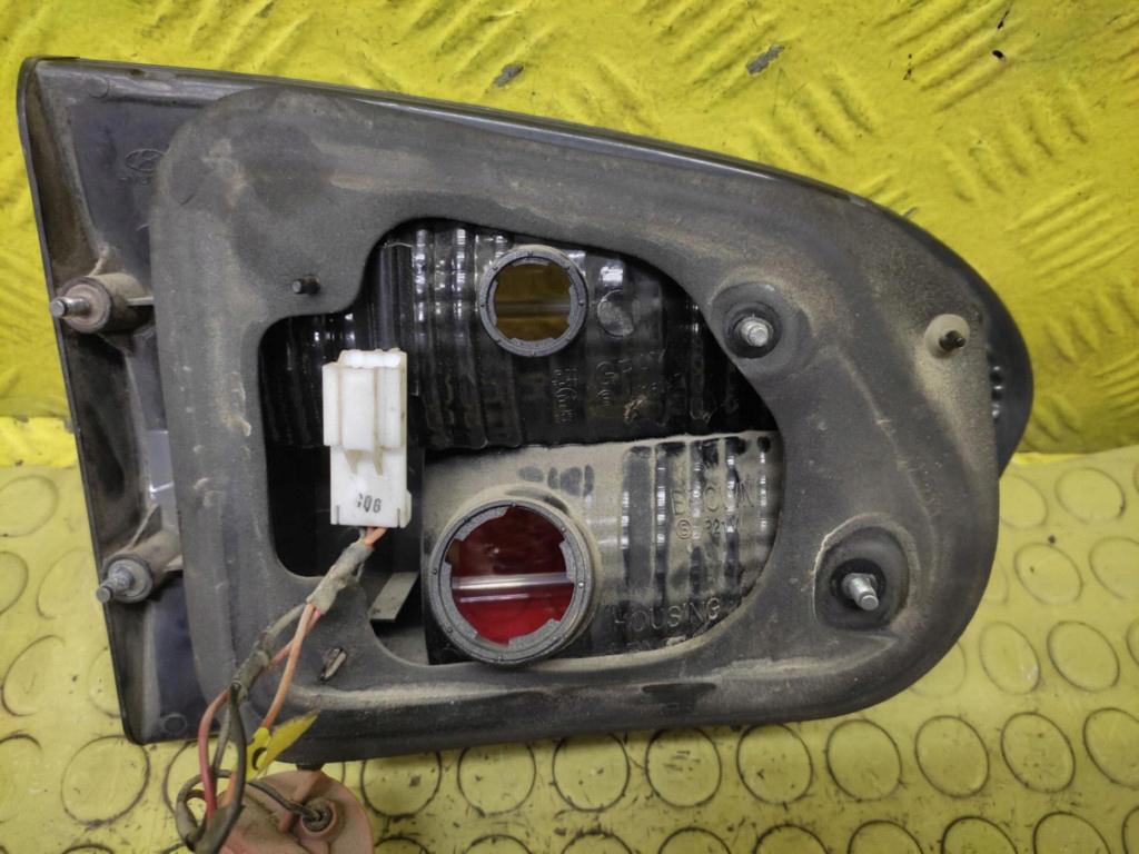 HYUNDAI H1 light right rear part to the bonnet