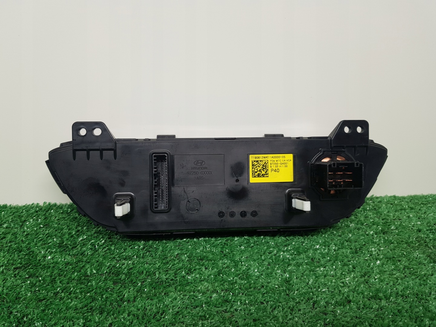 control panel air conditioning devices HYUNDAI I30 III 2019 97250-G4001