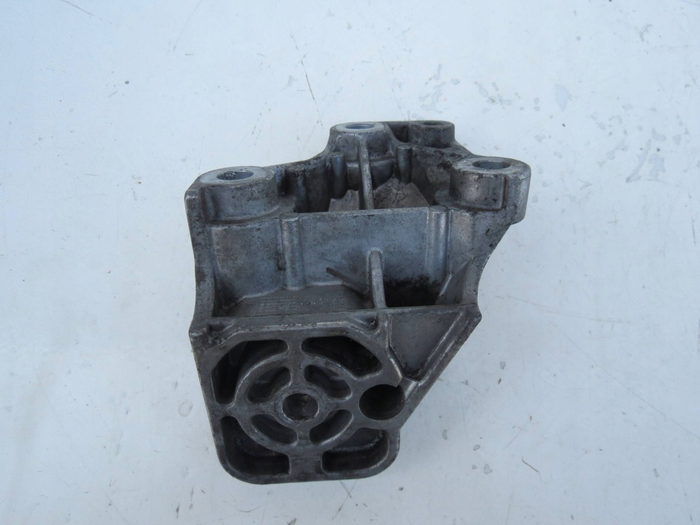 engine mount left VOLVO XC70 II CROSS AWD 2.4D 185KM 2000-2007r 30741567