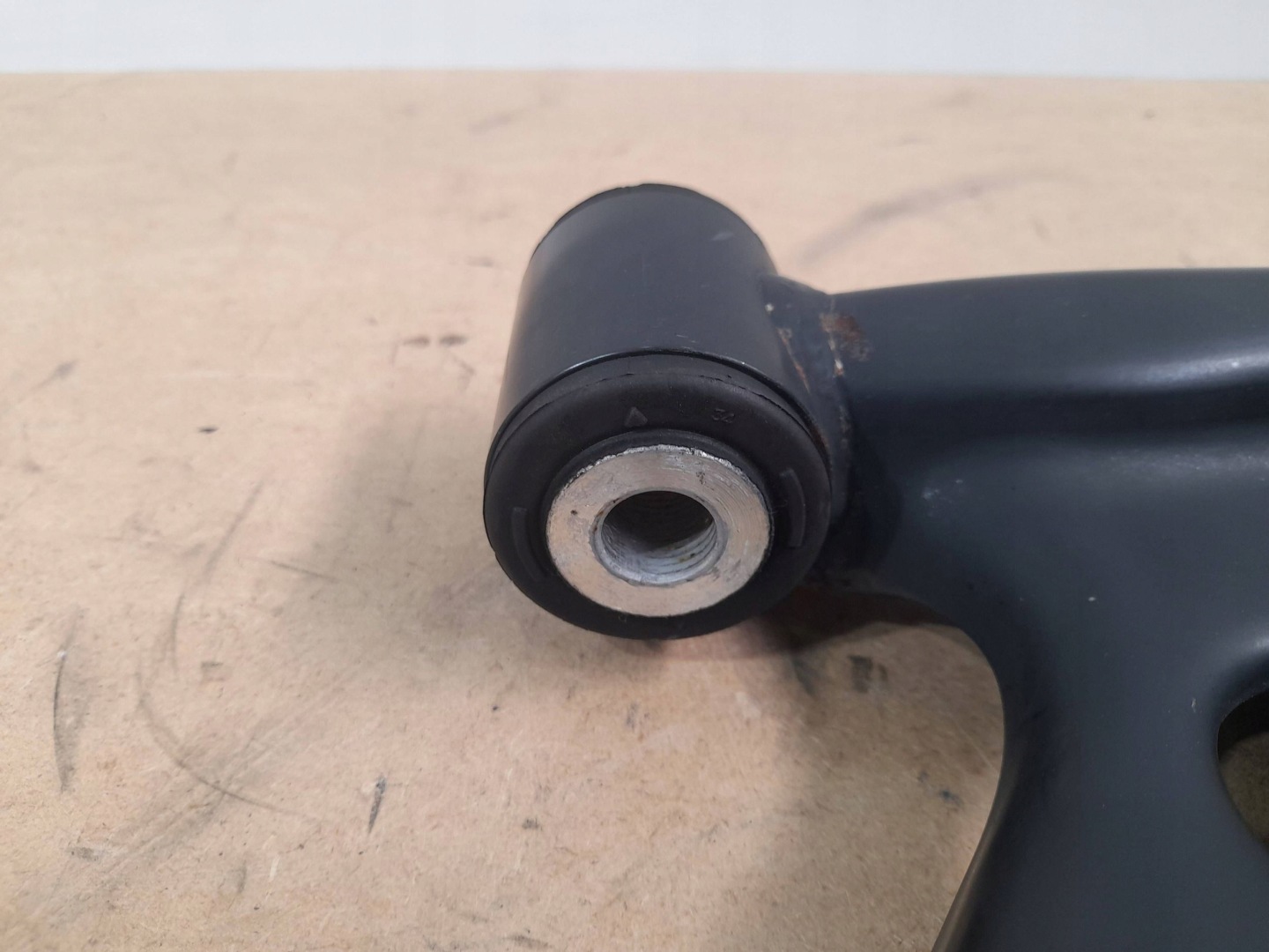 Suzuki Swift MK8 arm front right (Q643)