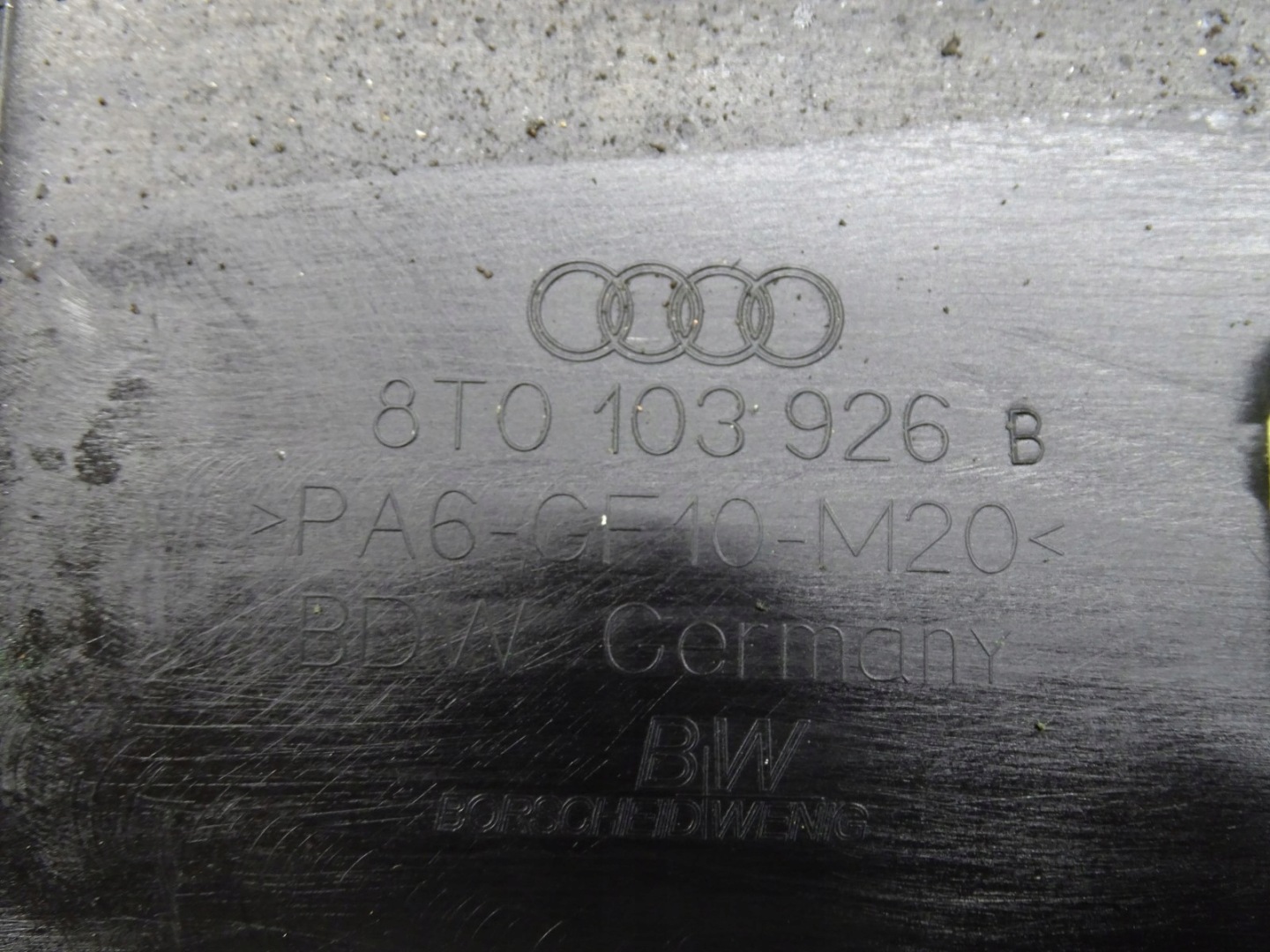 cover upper of the engine AUDI RS5 8T0103926B