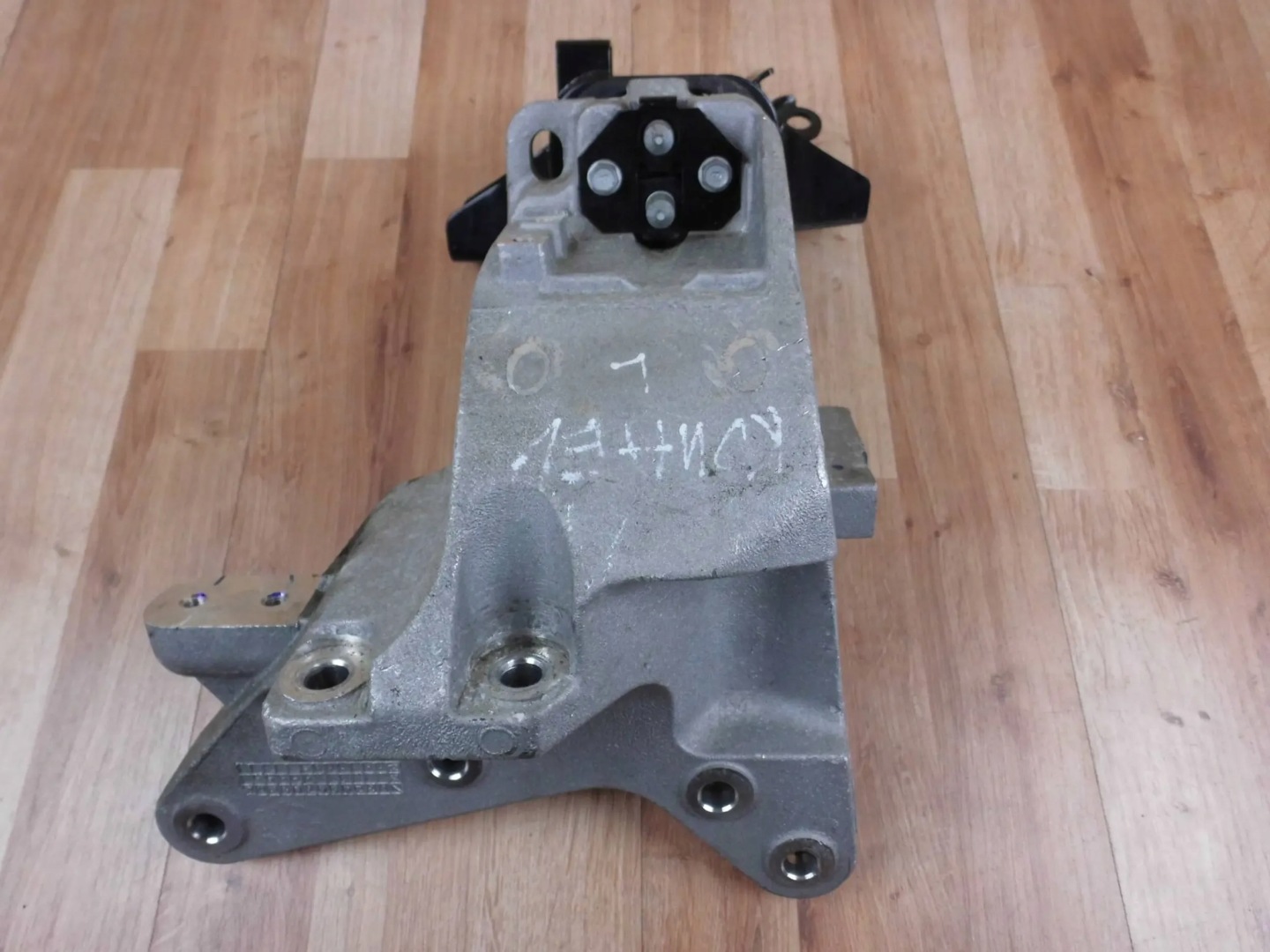 Hyundai Kona EV ELECTRIC console holder holder engine mount