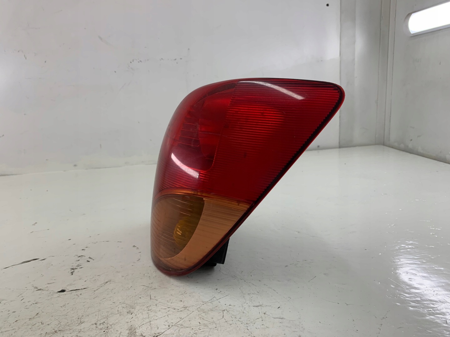 TOYOTA COROLLA VERSO and light right rear part