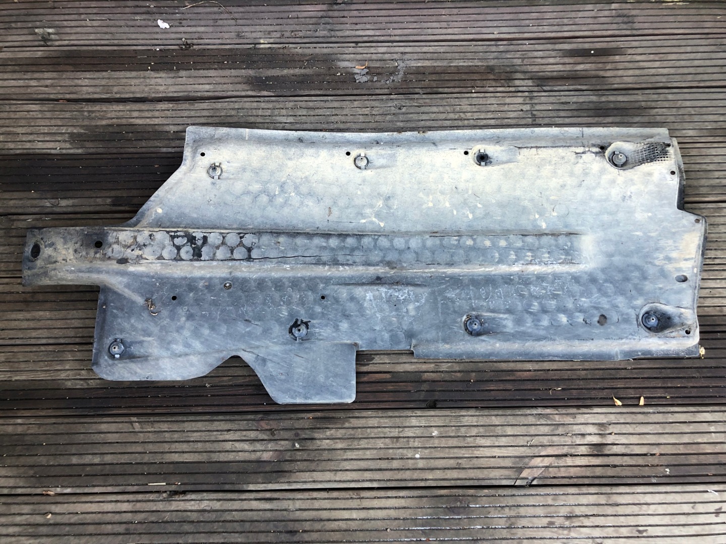cover chassis left VW POLO IV 9N 6Q0825201G