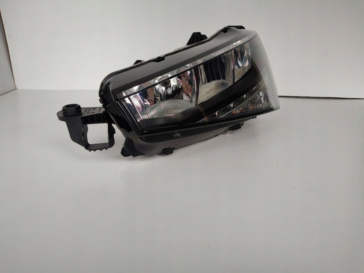 light left REFLEKTOR SKODA SCALA 657 18- LED