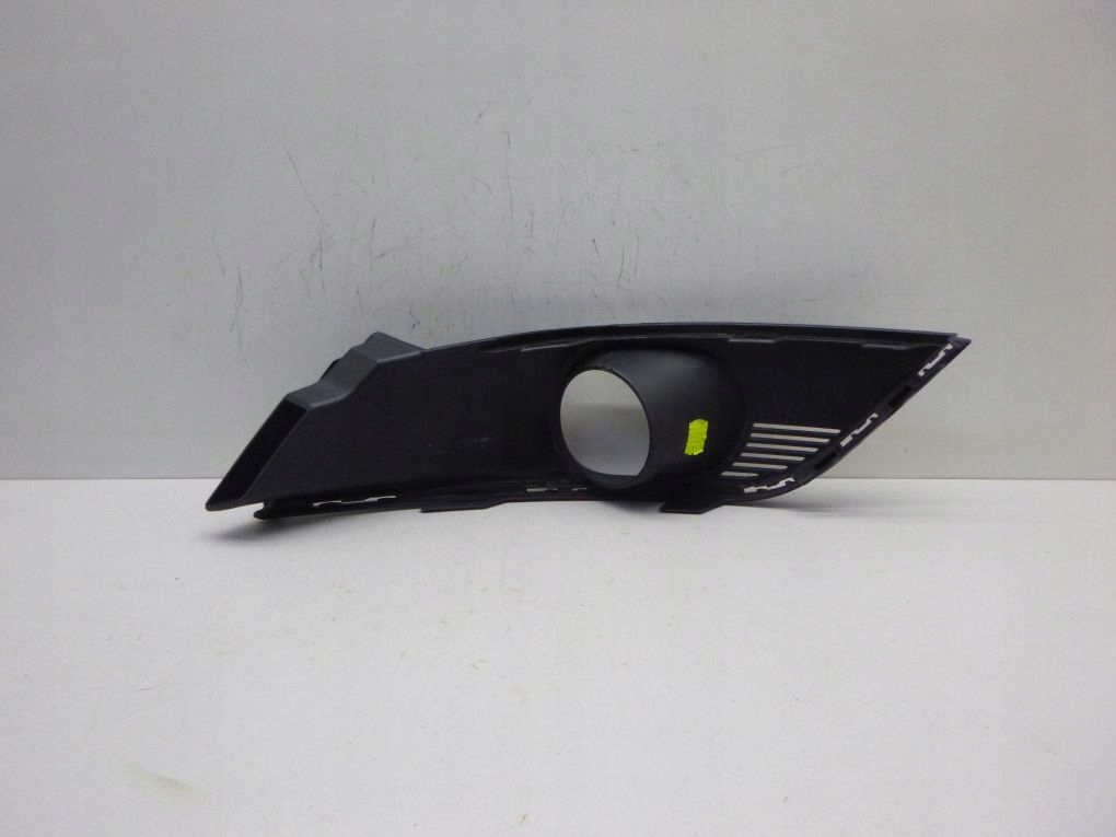 RENAULT MEGANE IV grid of a bumper right