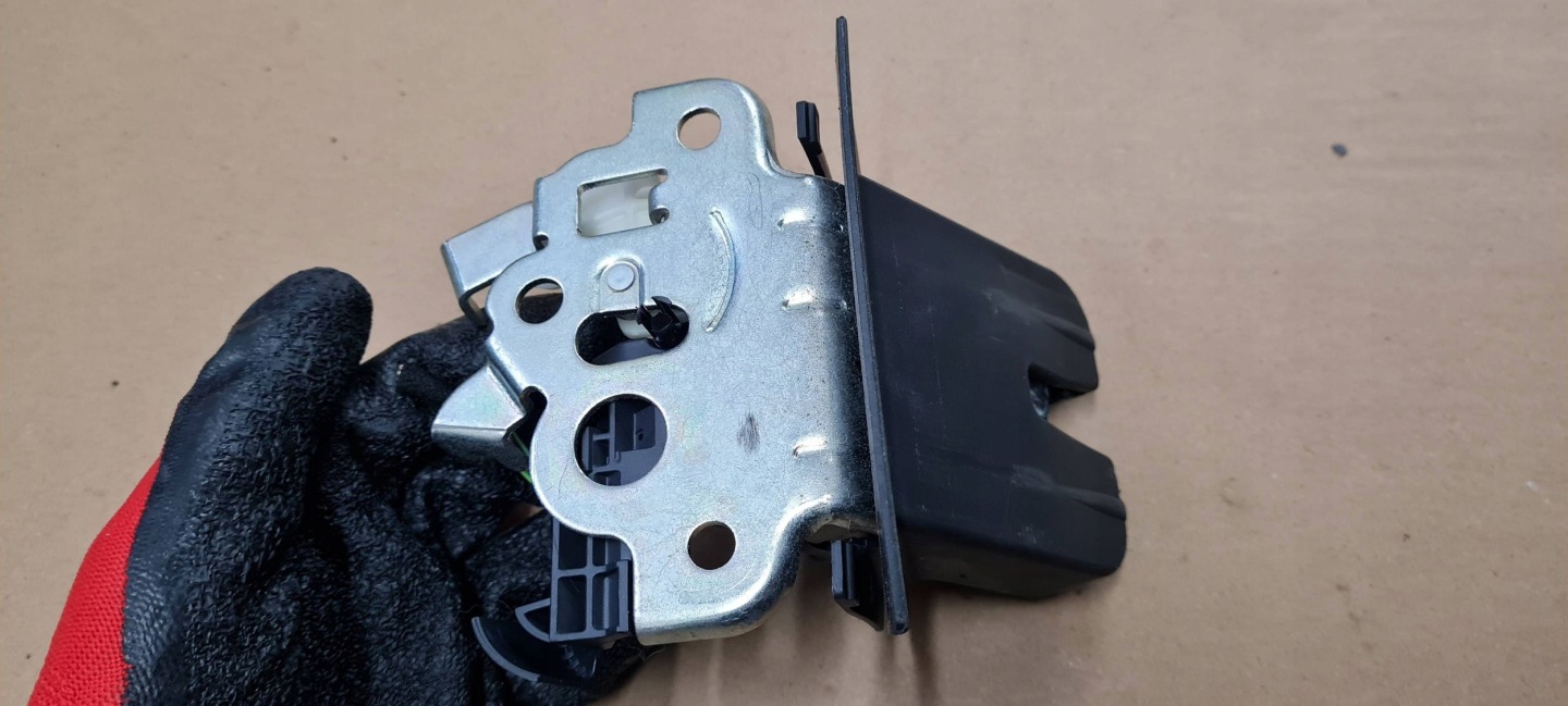 S4 B8 A4 lock bonnet boot rear part KOMBI 8K9827505A