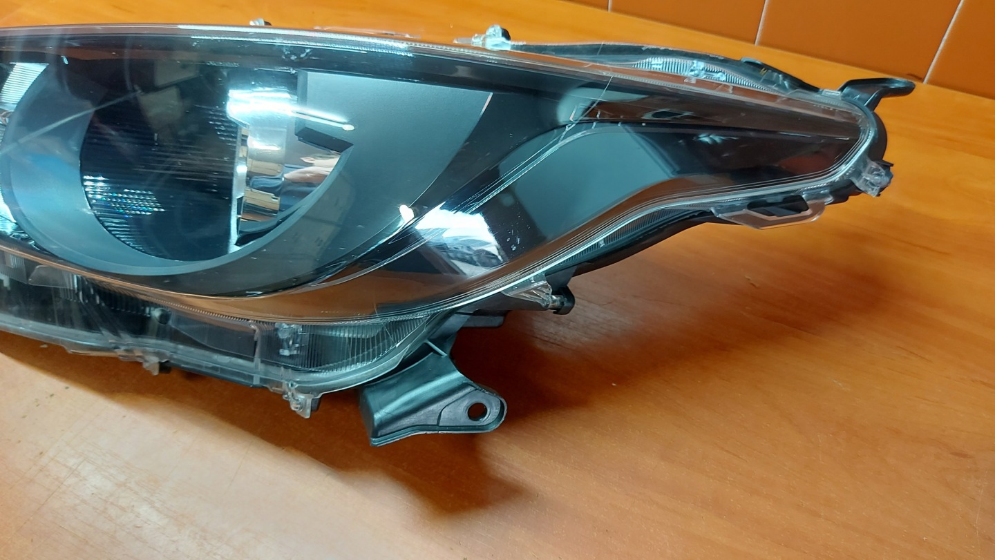 REFLEKTOR light left left front front TOYOTA YARIS IV 20