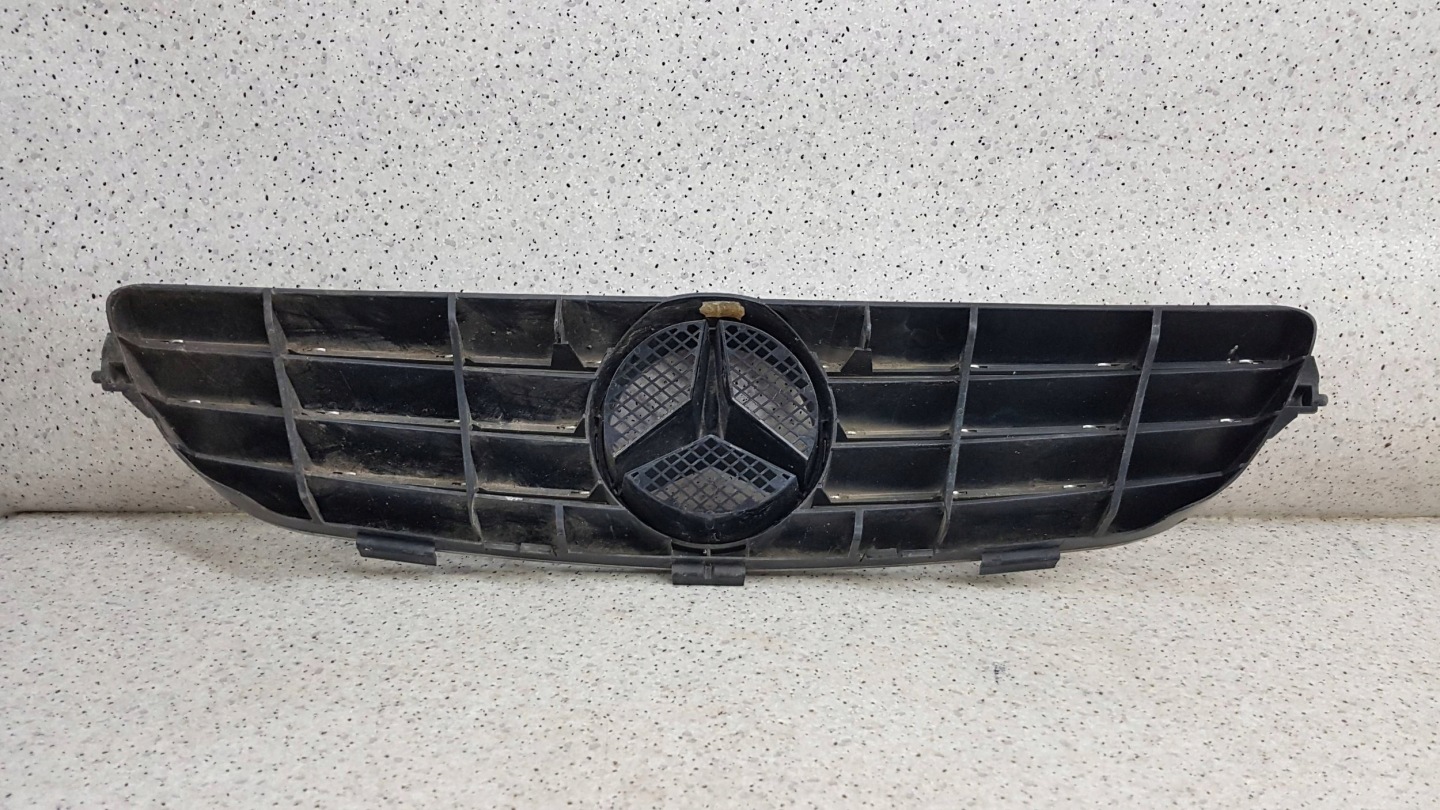 MERCEDES CLK A209 C209 2003 - Grill Grill A2098800183