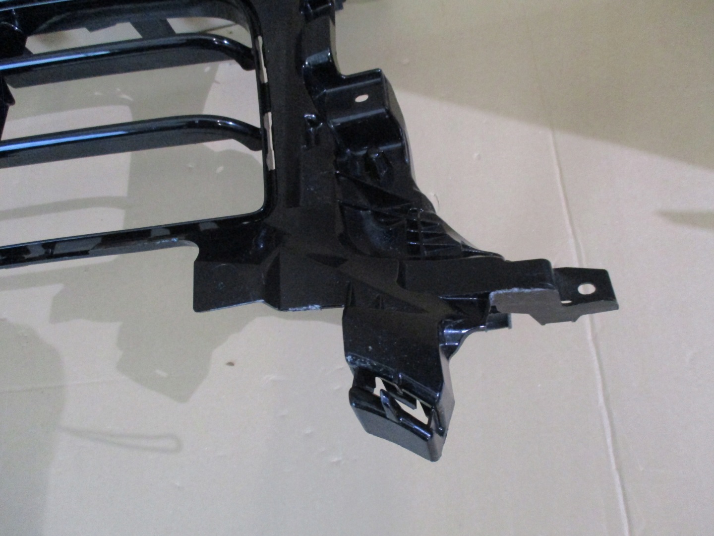 grille of a bumper front front Porsche Cayenne 9Y0807683AA
