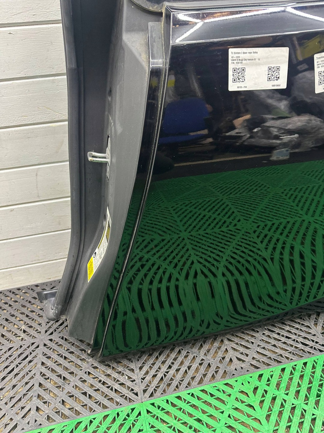 door rear. rear part side left BMW i3 complete
