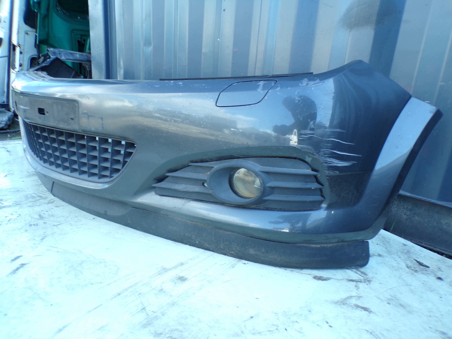 front bumper front OPEL ASTRA H LIFT washers colour Z20R (R1)