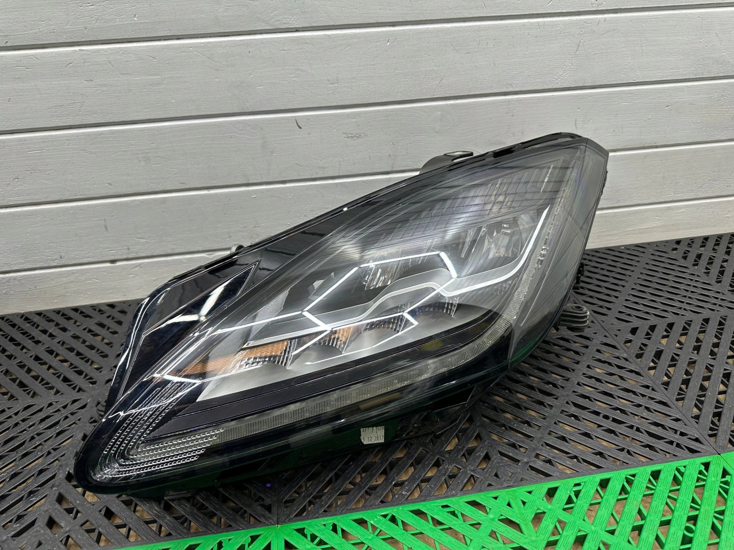 Reflektor Jaguar E-Pace J9C313W030EC J9C313W029EC