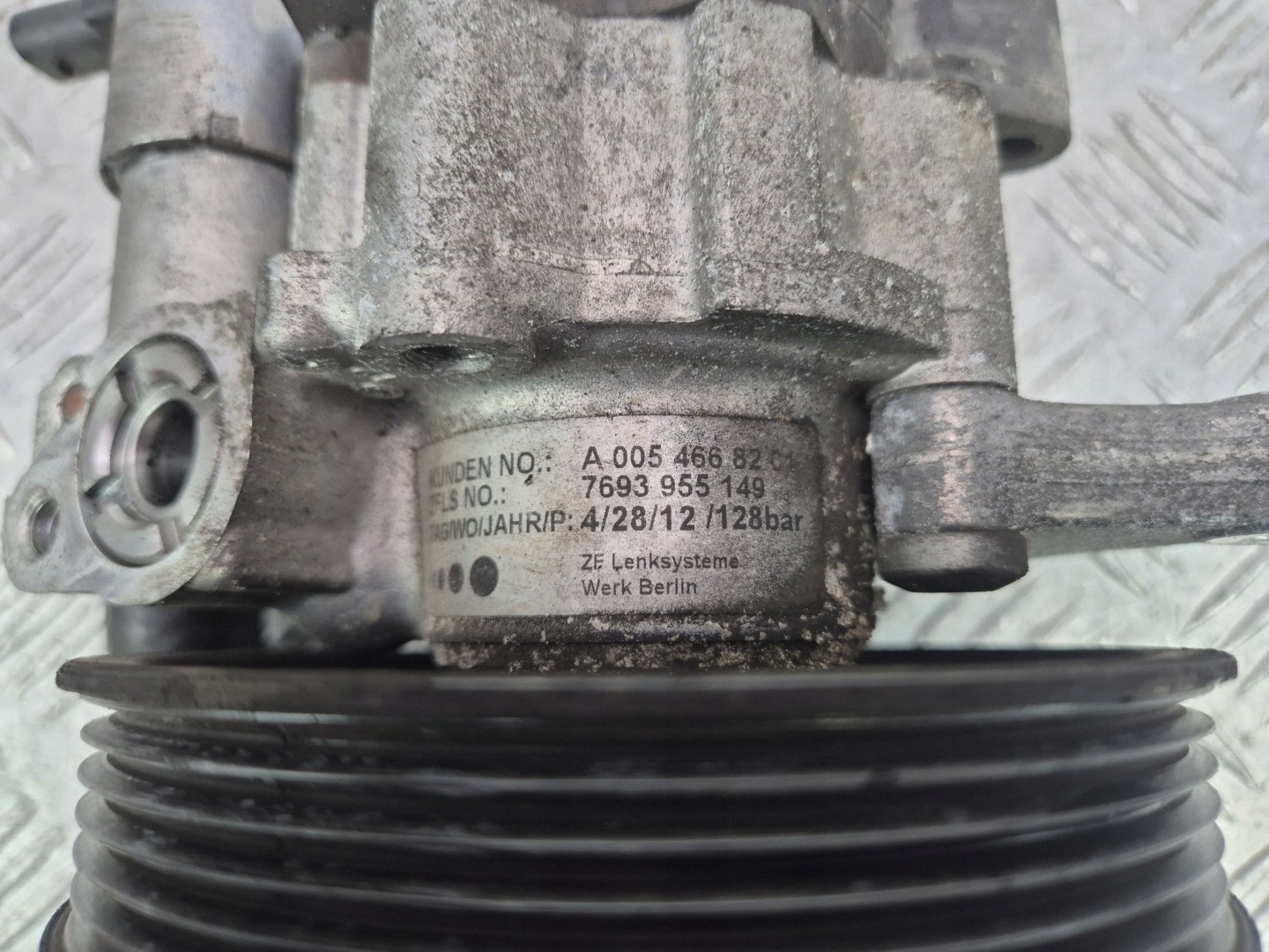 Mercedes C250 CGI W204 servo pump M271 A0054668201