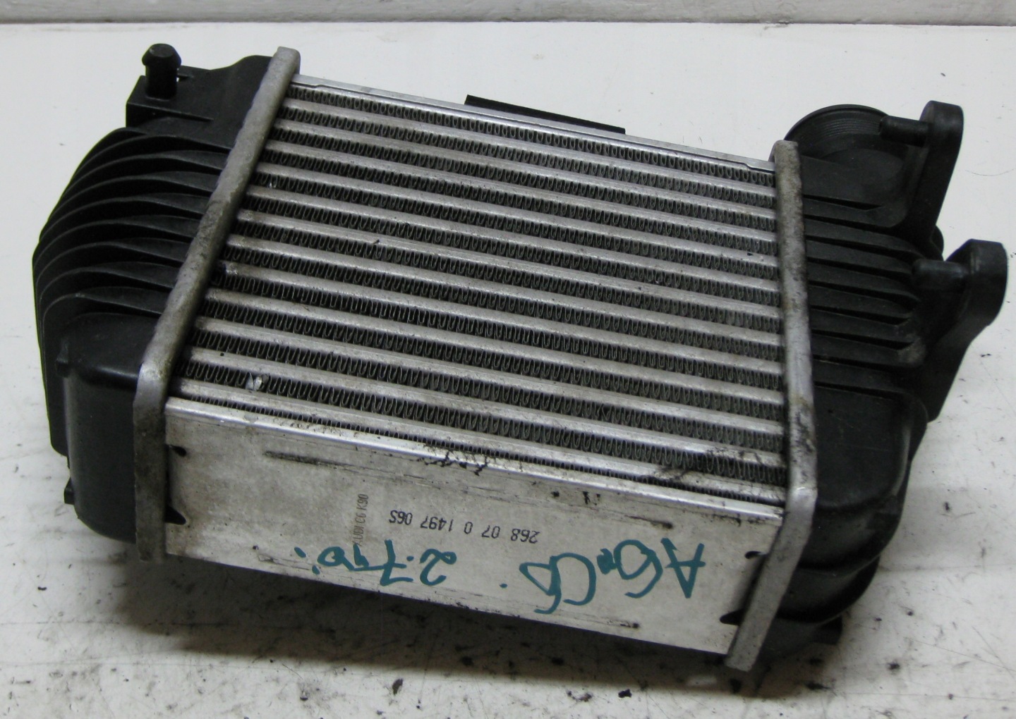 AUDI A6 C6 KOMBI 2.7 TDI 07R intercooler right 4F0145806R