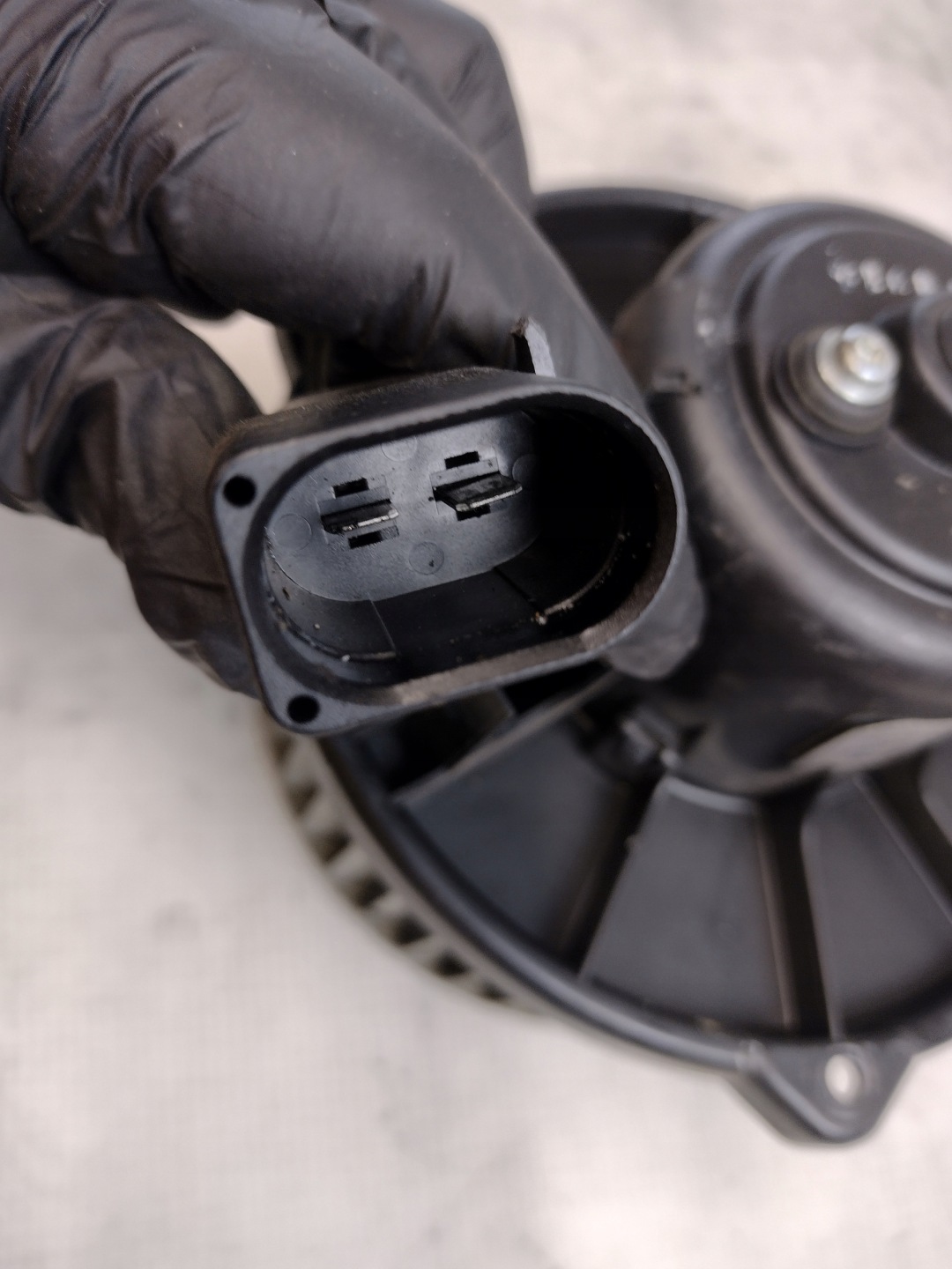 ventilátor tOPENÍ klími Audi A6 C5 2,8B 4B1820021