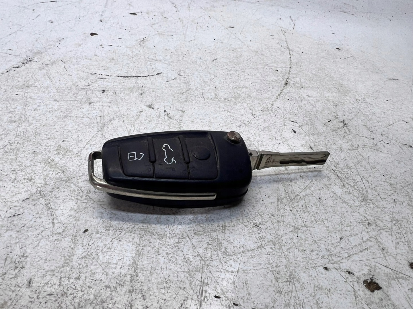 key PILOT SCYZORYK AUDI A1 8X Q3 8U 8X0837220D 2/26