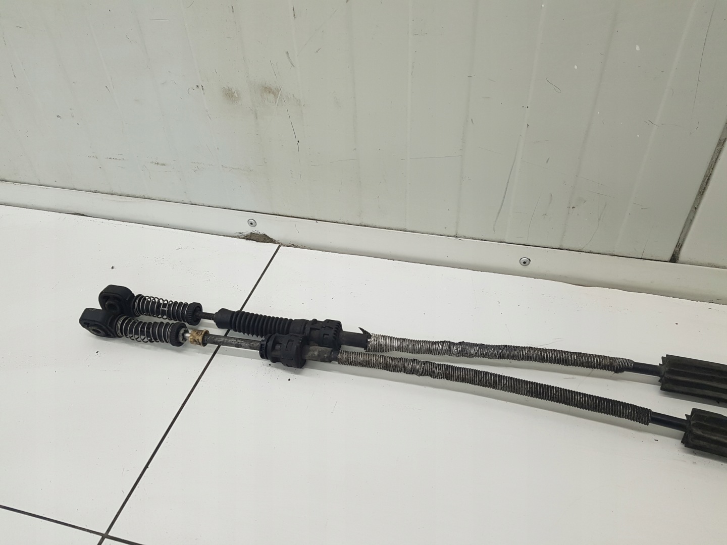 trim changes of the gear VOLKSWAGEN GOLF 5 1K0711049