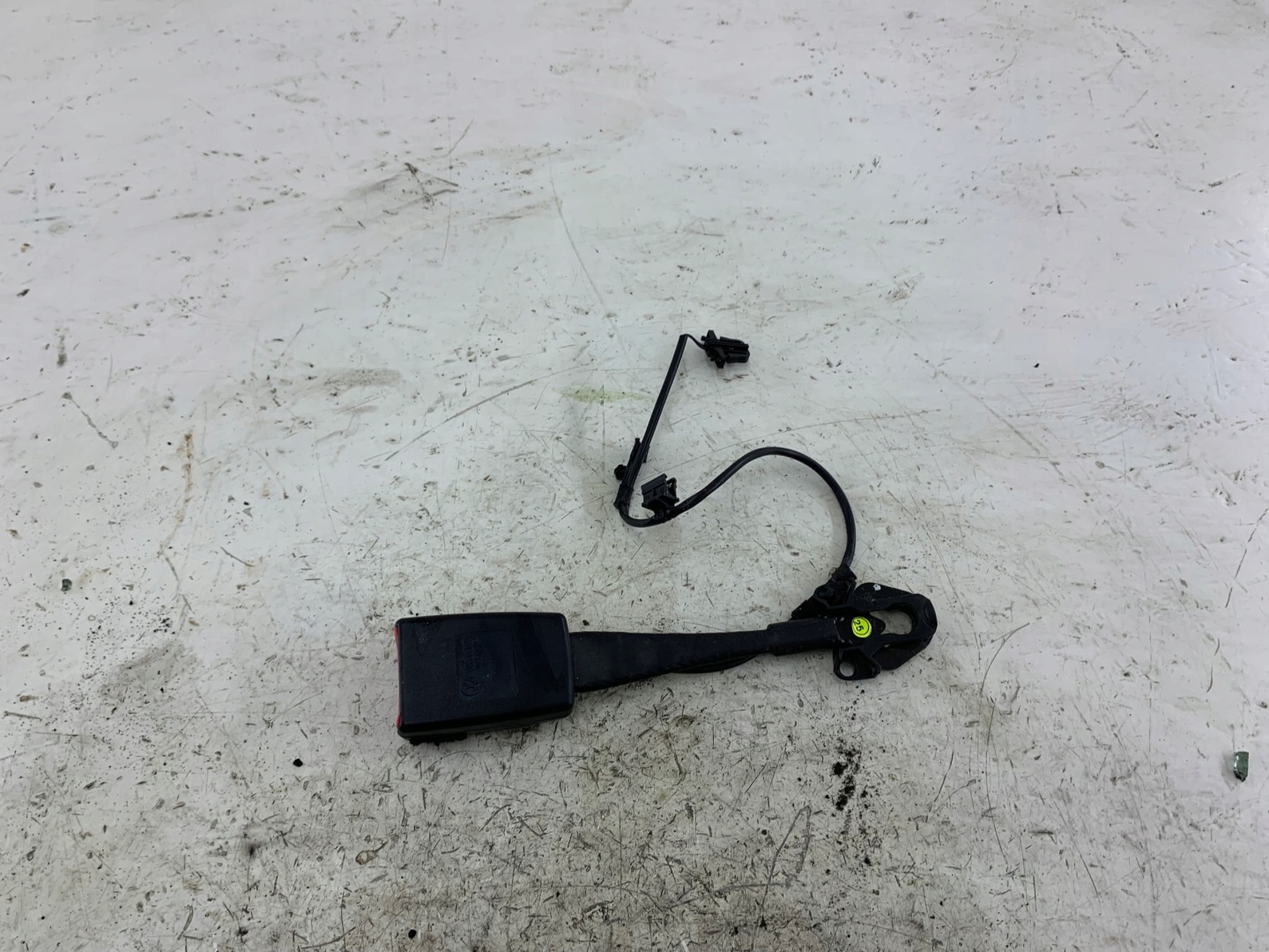 AUDI A4 B8 adjuster supports safety ZAPINKA left 8K0857755D