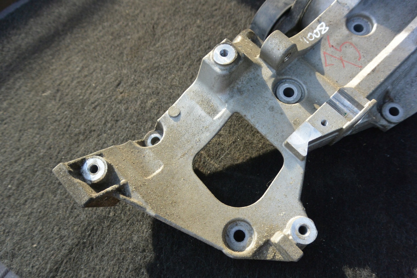 MITSUBISHI OUTLANDER II 2.2 HDI 4007 Support plaque Support Alternateur