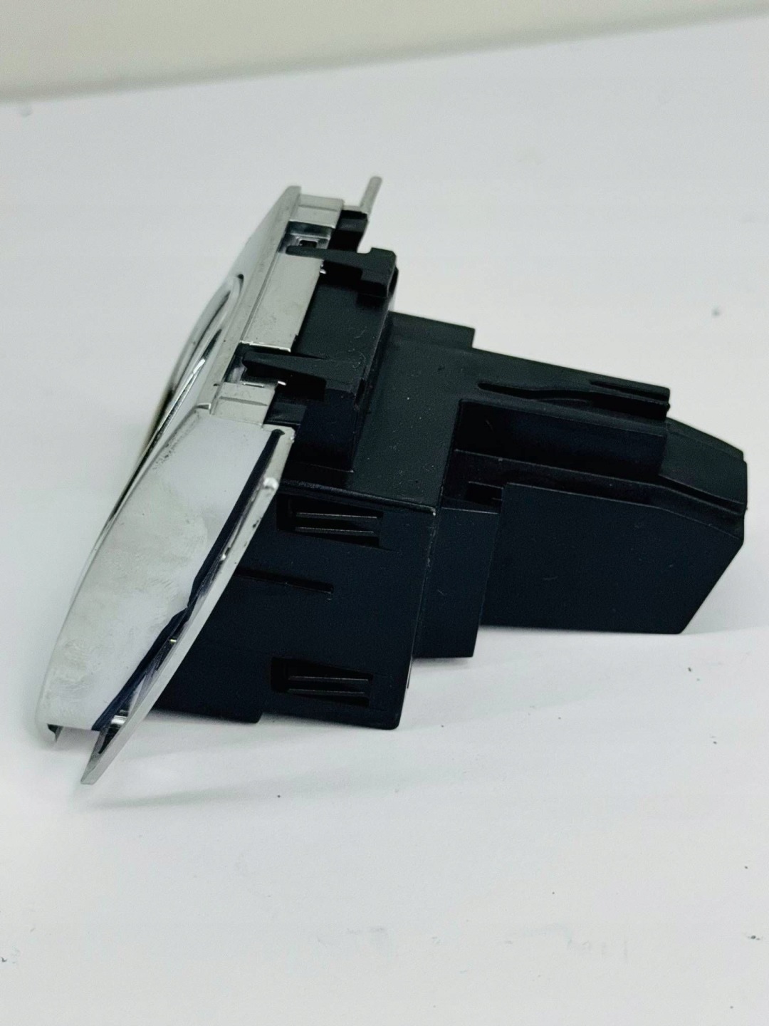 clock Volkswagen PASSAT B7 1948189 1948058-13
