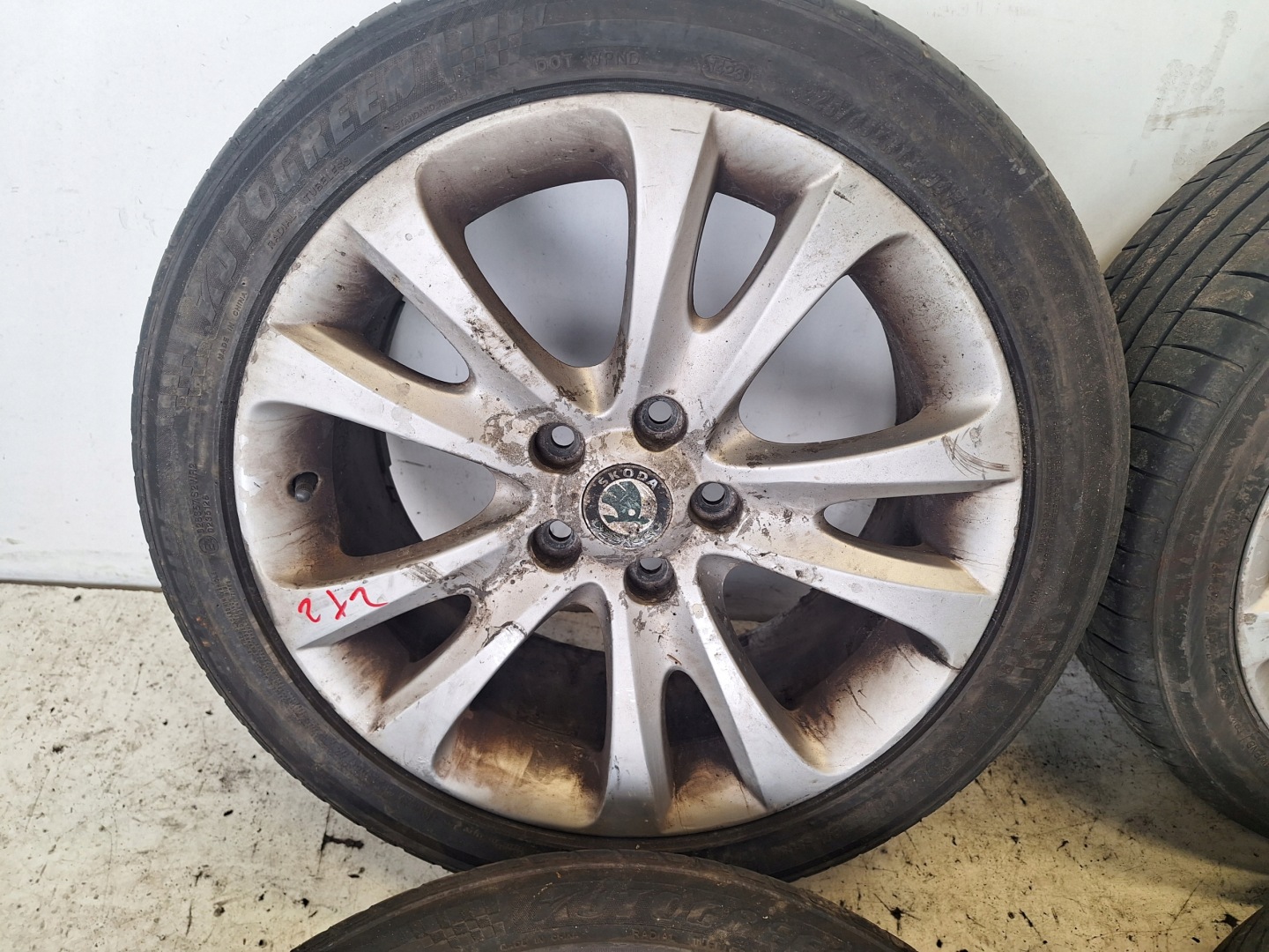 SKODA SUPERB II 3T 08-13 discs + tyres 225/45 R17