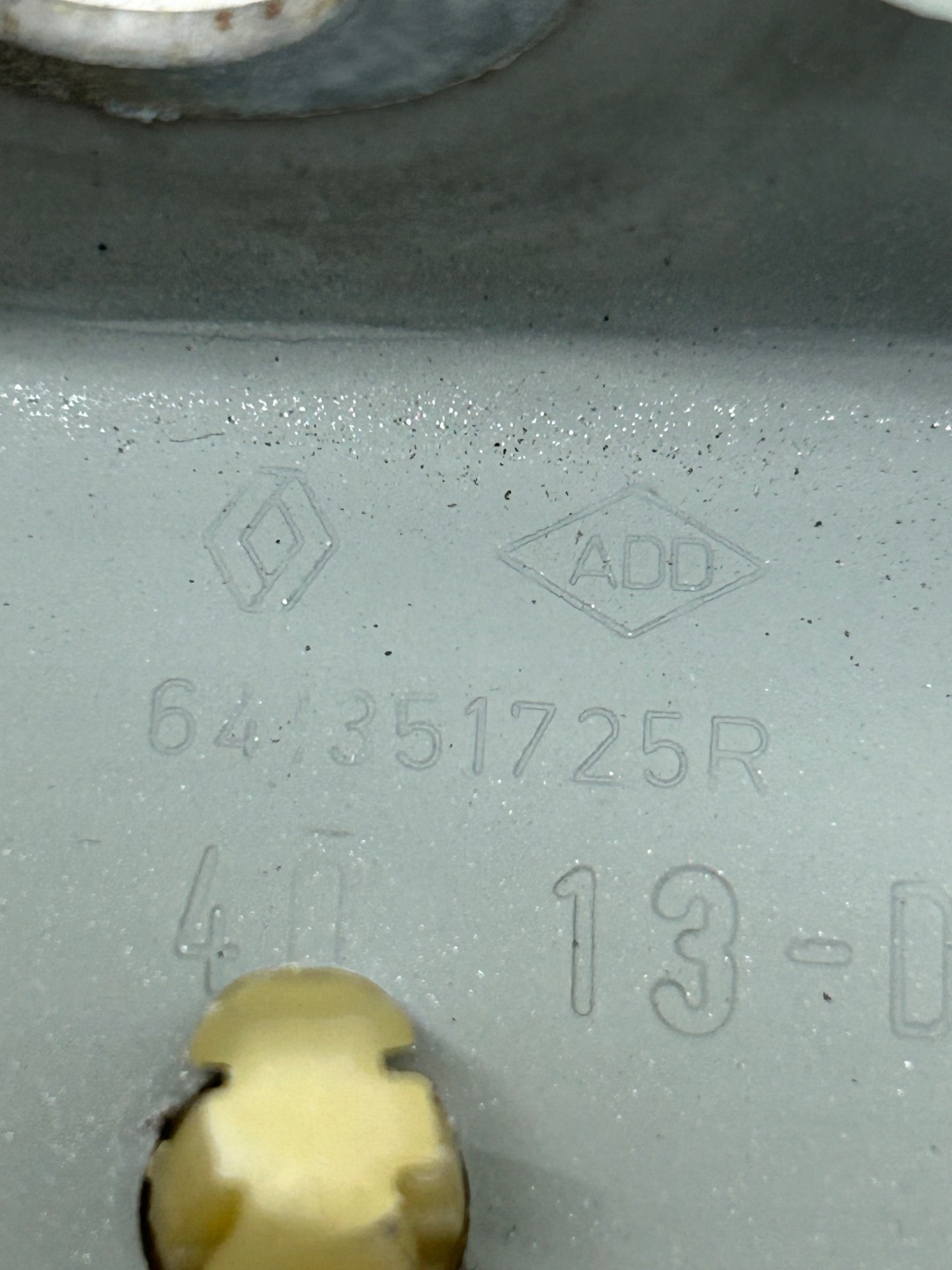 Console Support plaque Aile Gauche 641351725R RENAULT CLIO IV