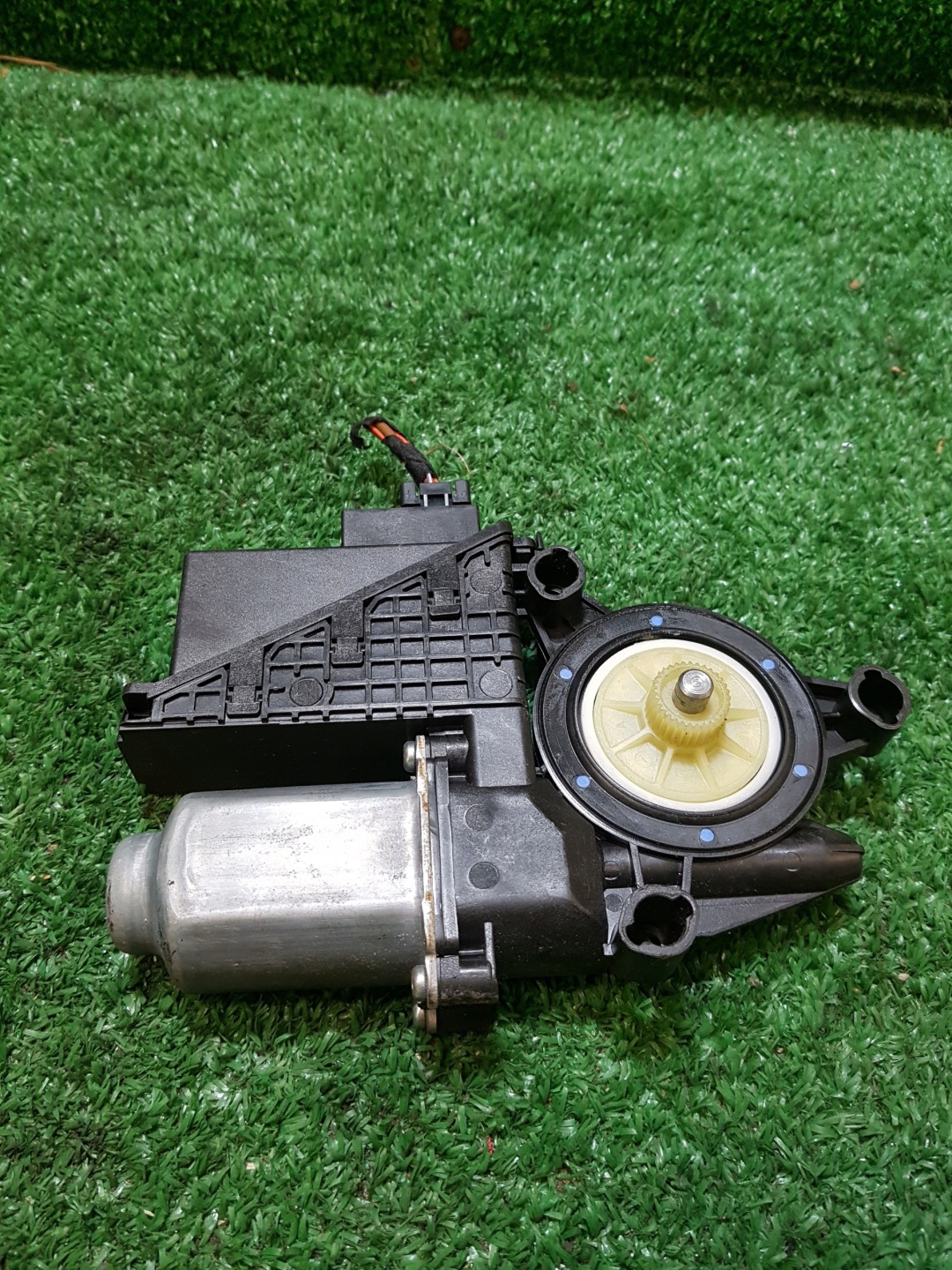mini motor windows left rear part rear VOLKSWAGEN POLO 4