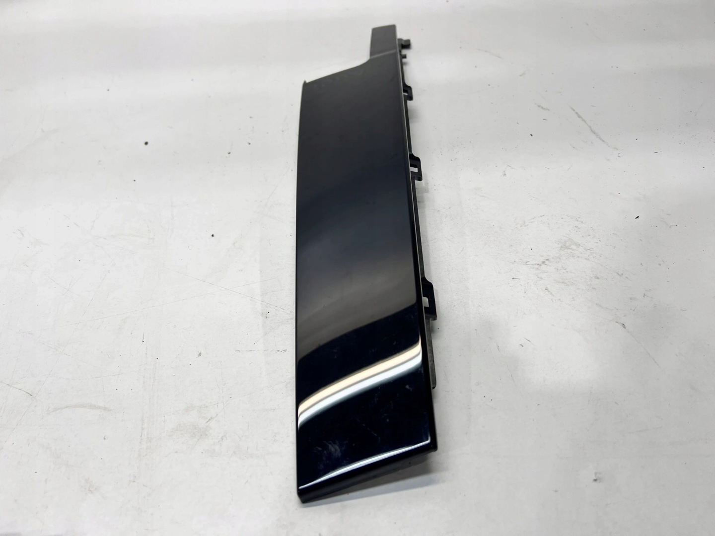 cap cover SLUPKA AUDI A3 8Y left front 8Y0837902