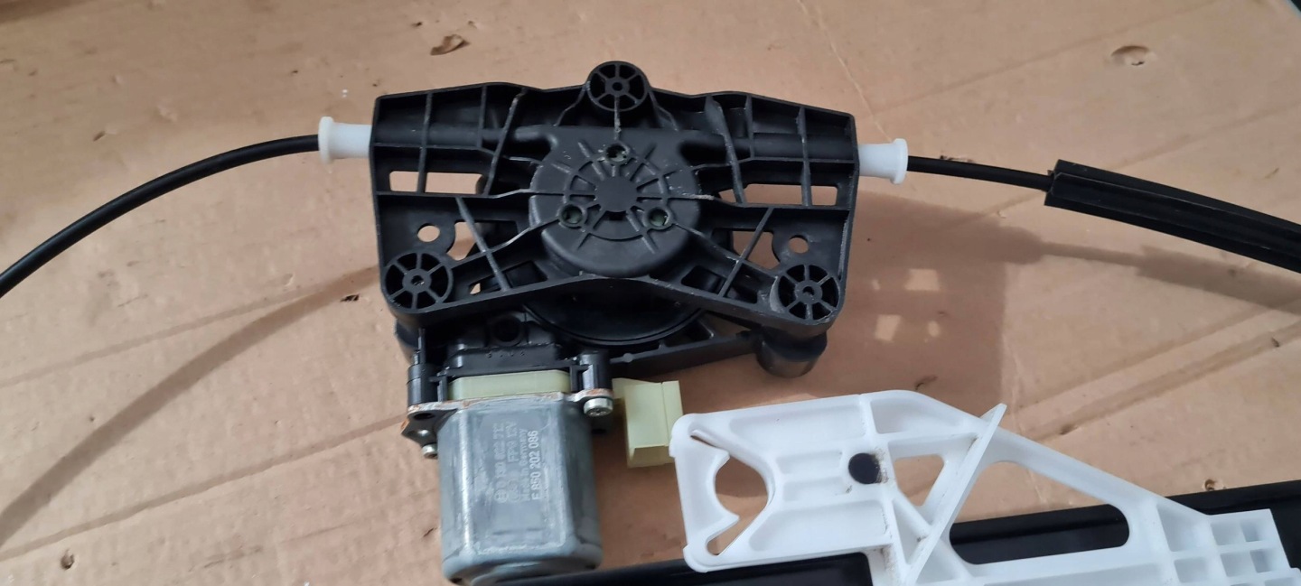 Q3 83A mechanism window regulator right rear part 83A839462