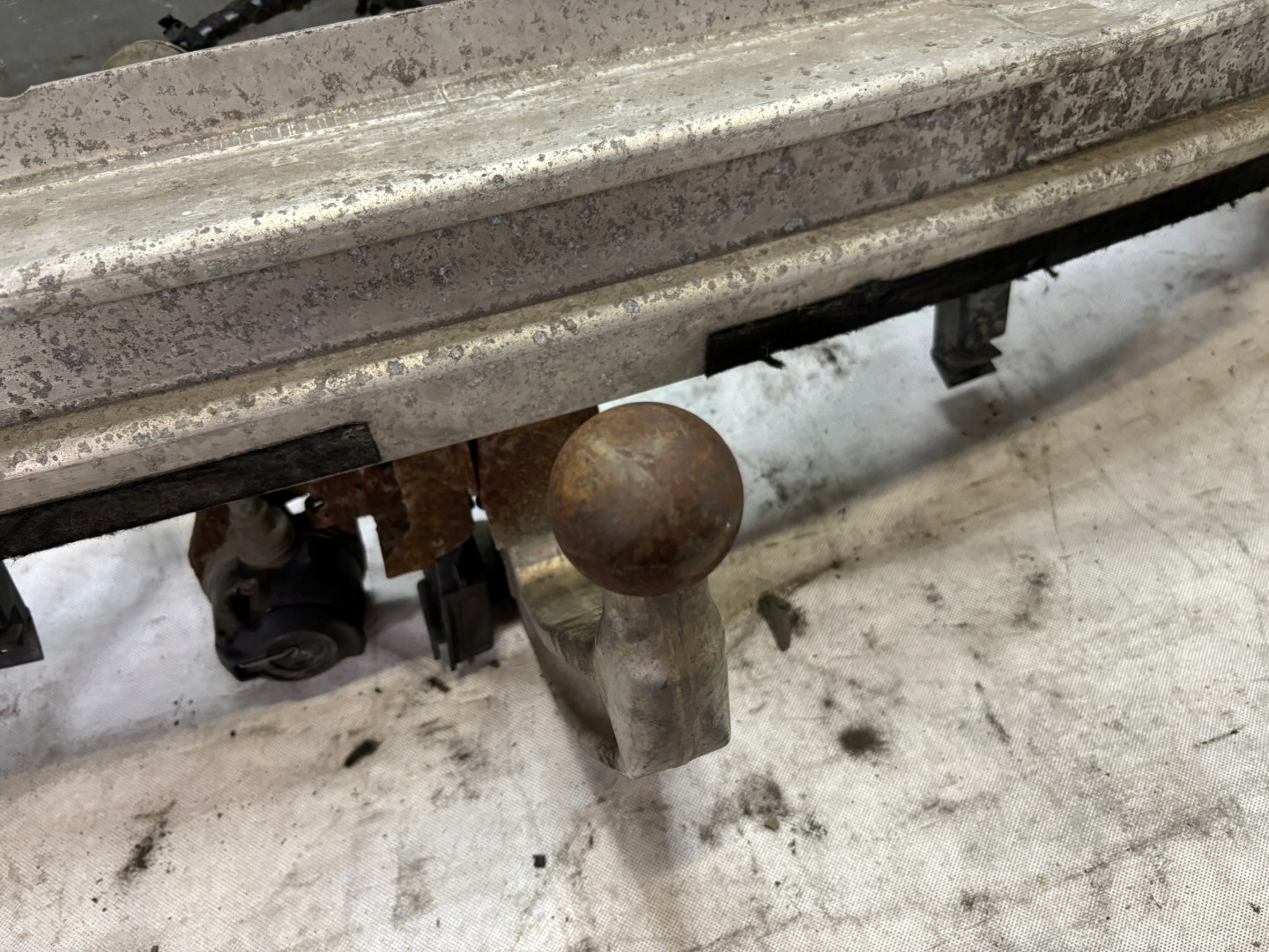 tow AL-KO OE 8E0807309D AUDI A4 B6