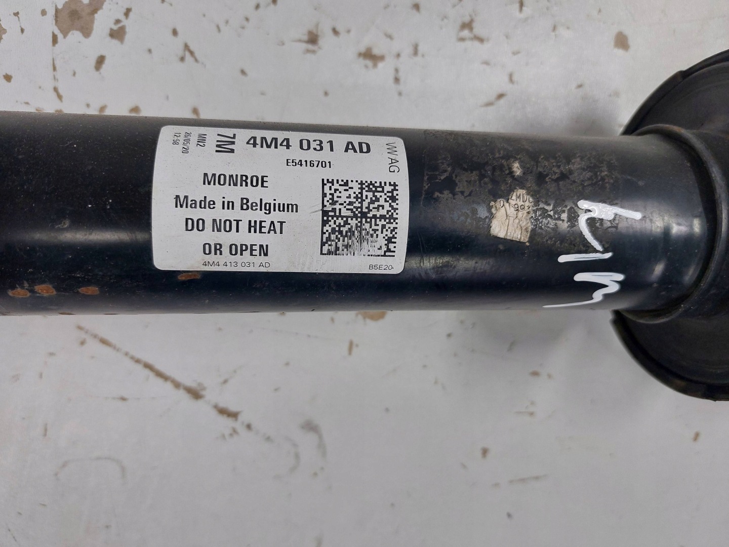 shock absorber front front side left Volkswagen Tiguan 4M4413031AD