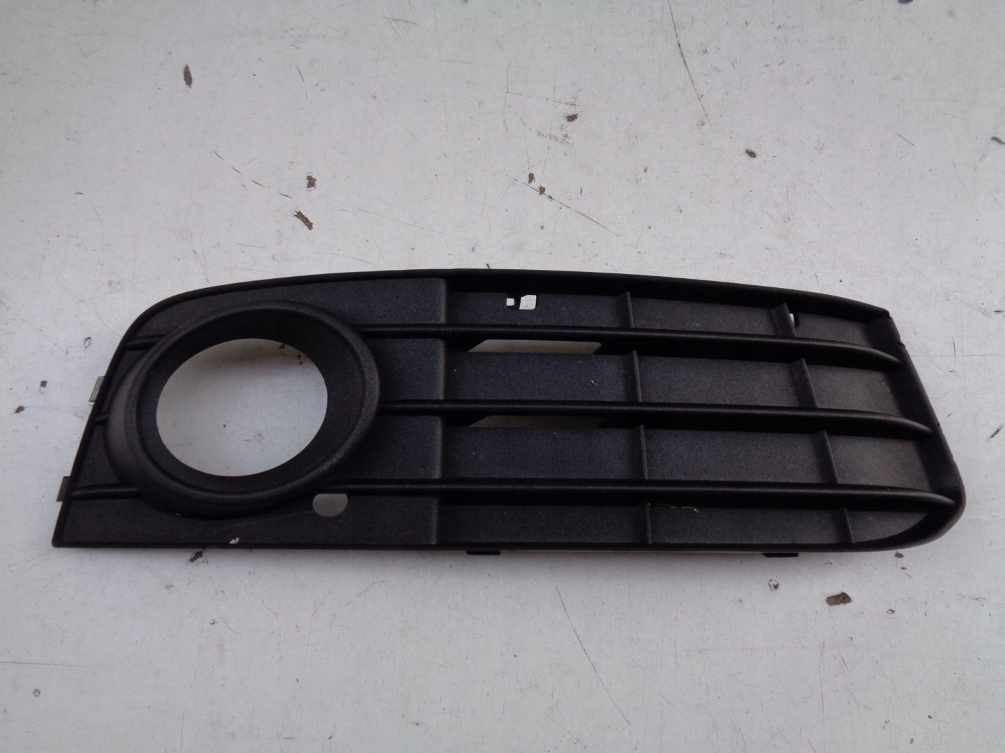 grid of a bumper right AUDI A4 B8 8K 8K0 07-11