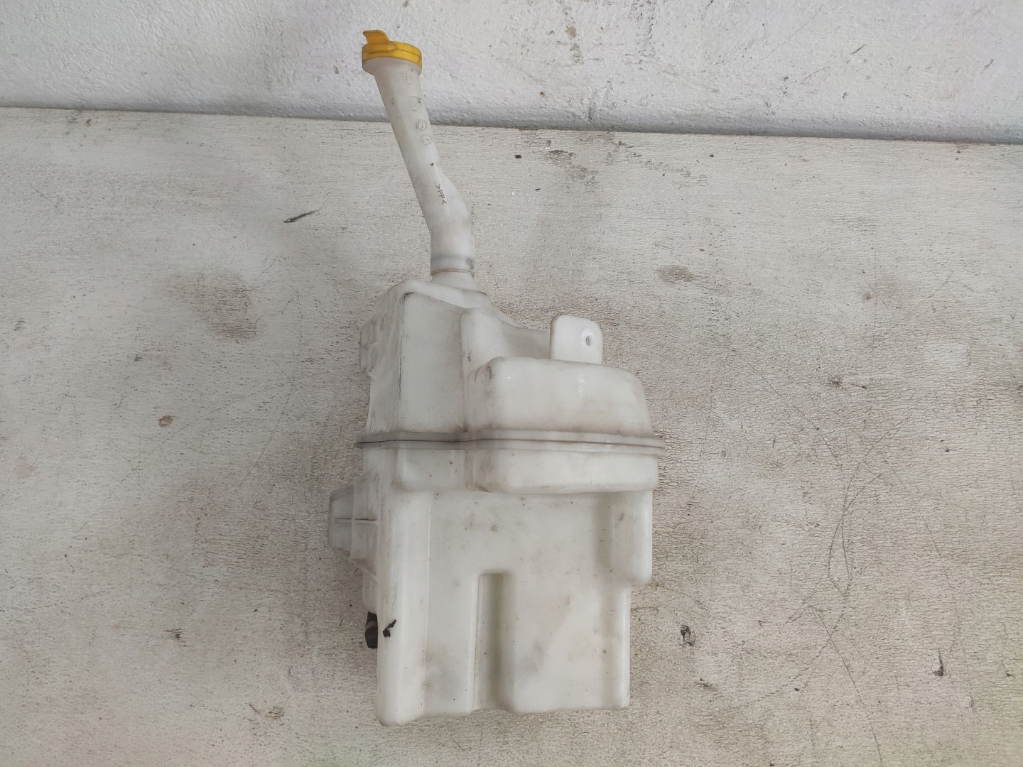 SAAB 9-3 2008 KOMBI washer fluid tank XENON