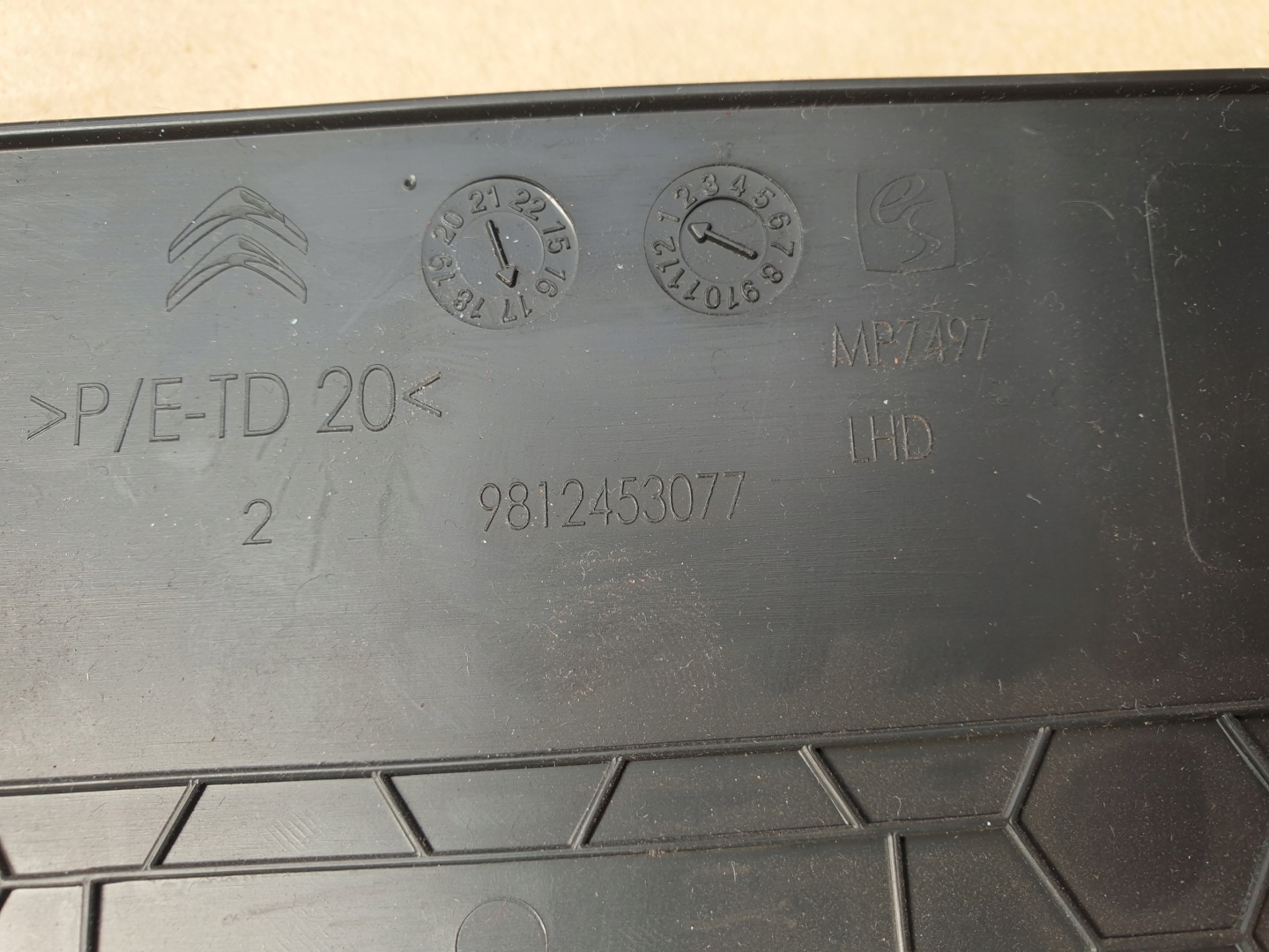 Blende Abdeckung Abdeckung unter KIERONICE CITROEN C3 III 2016- 9812453077