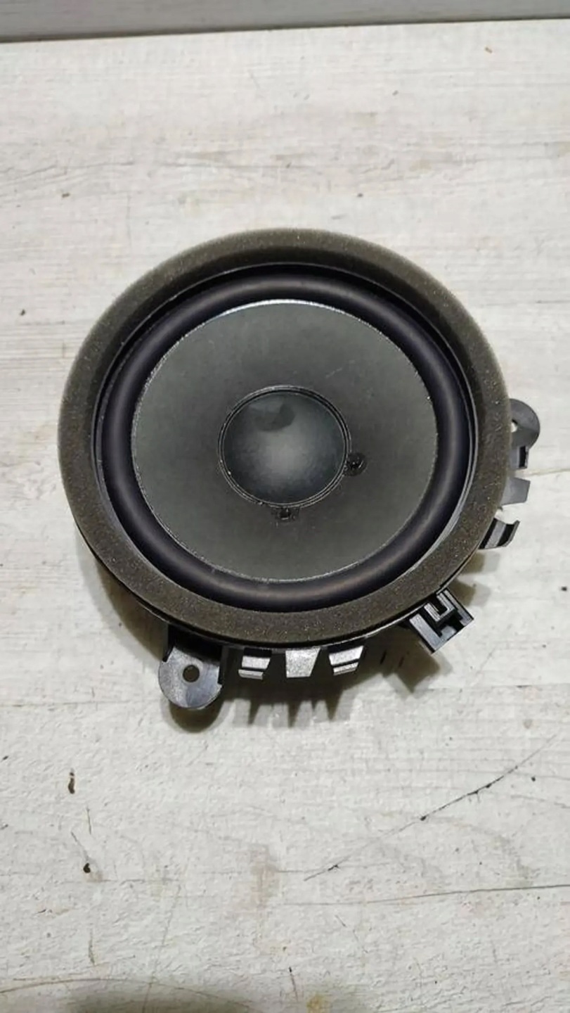 Volvo V40 II 2018r speaker
