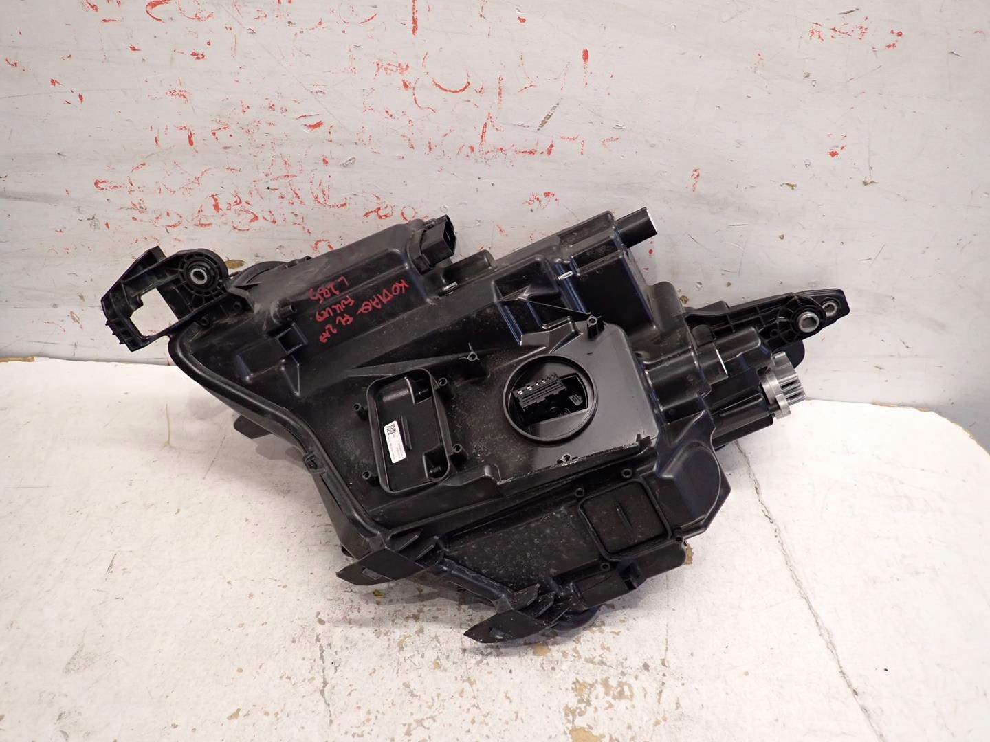light front front right SKODA KODIAQ LIFT 2021- 566